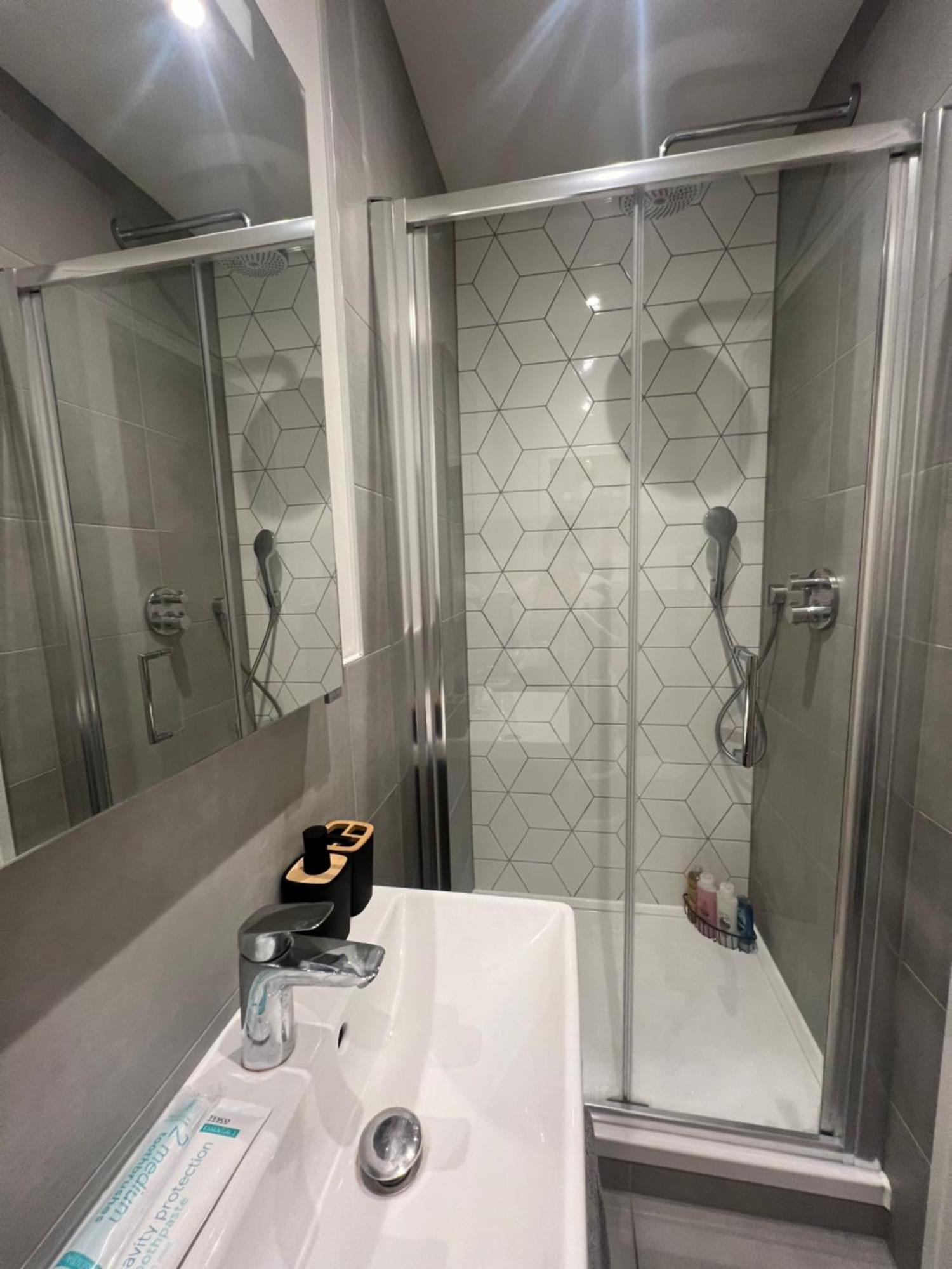 London Heathrow Airport Apartment Voyager House Terminal 12345 - Ev Electric And Parking Available! 希思罗 外观 照片
