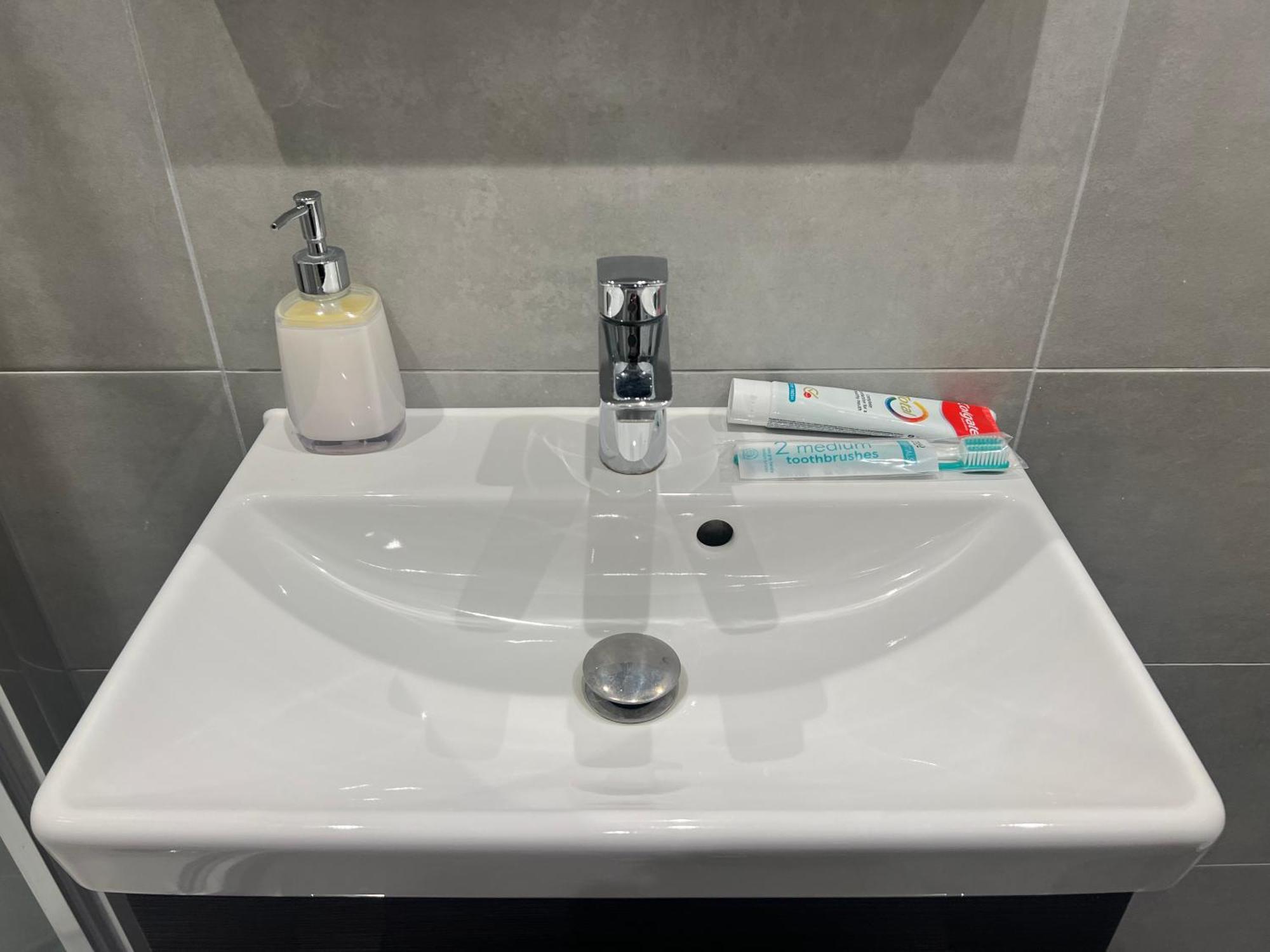 London Heathrow Airport Apartment Voyager House Terminal 12345 - Ev Electric And Parking Available! 希思罗 外观 照片